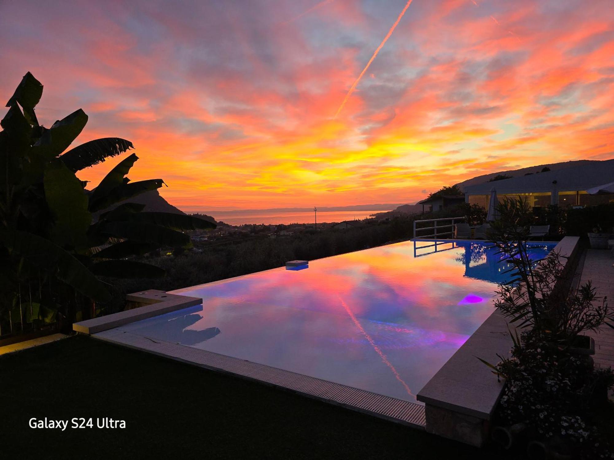 Relais Villa Olivi Costermano Exterior photo