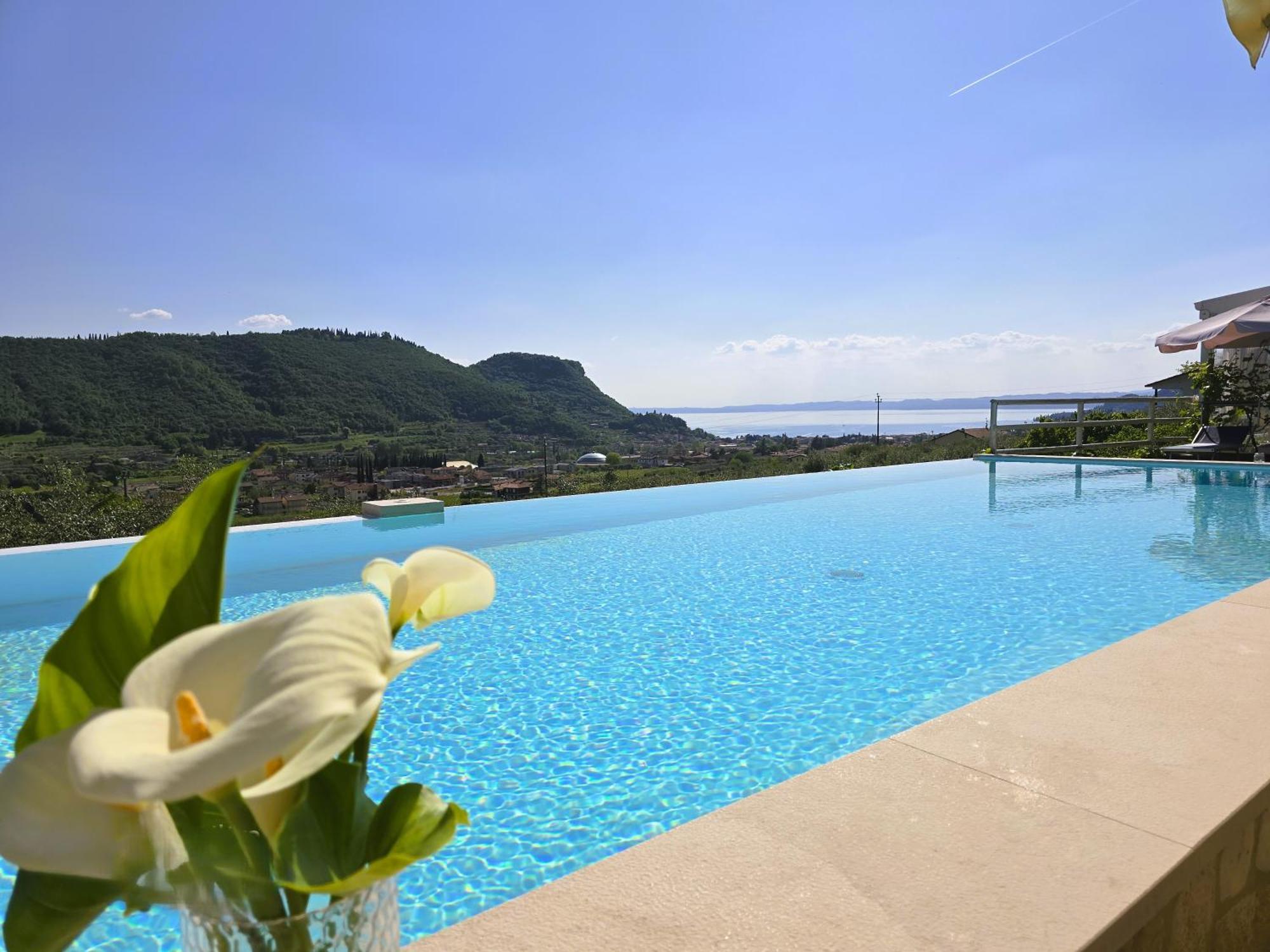 Relais Villa Olivi Costermano Exterior photo