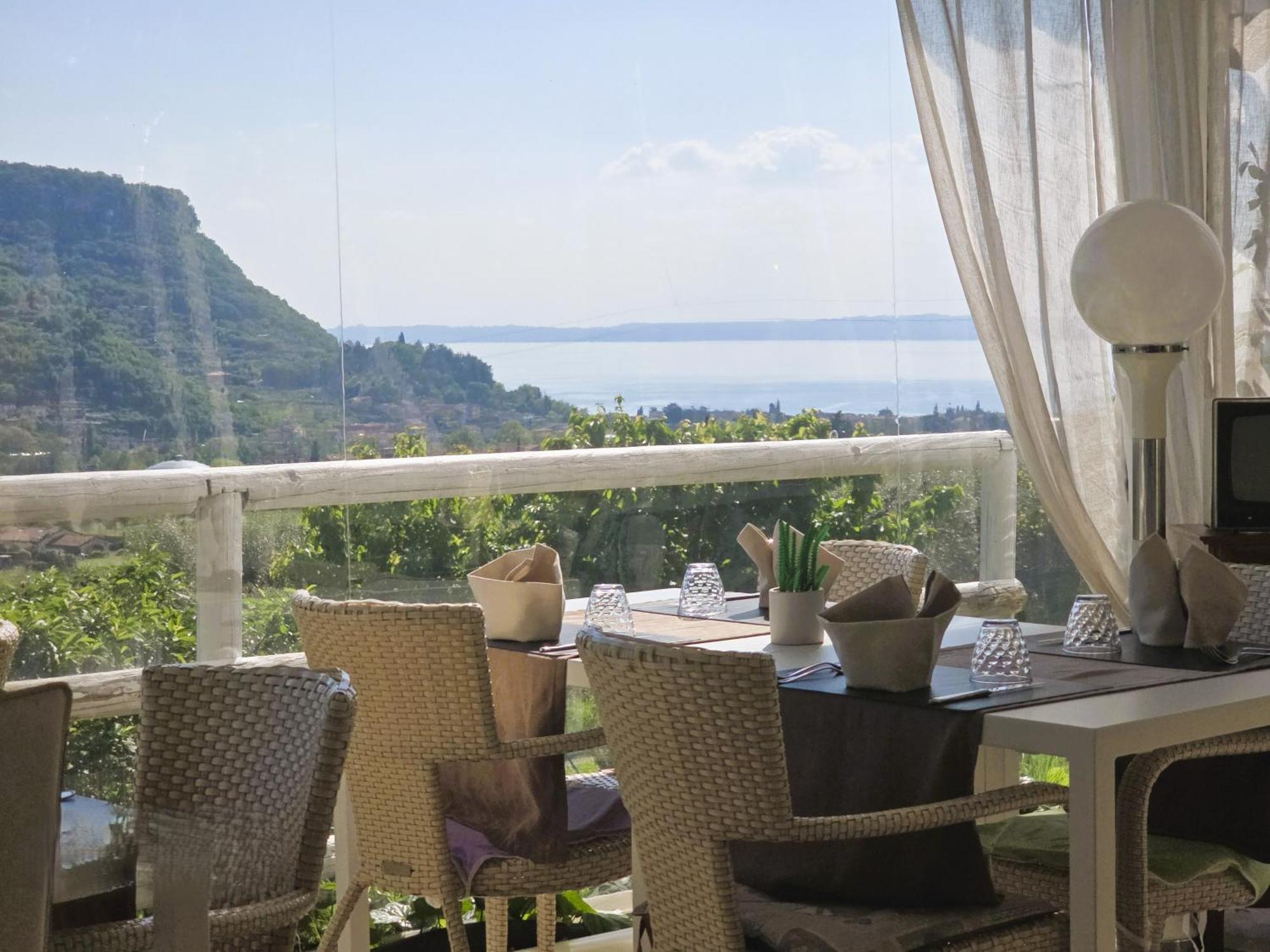 Relais Villa Olivi Costermano Exterior photo