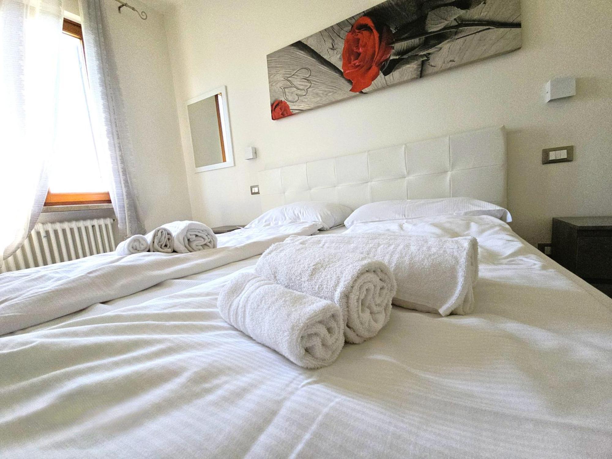 Relais Villa Olivi Costermano Room photo